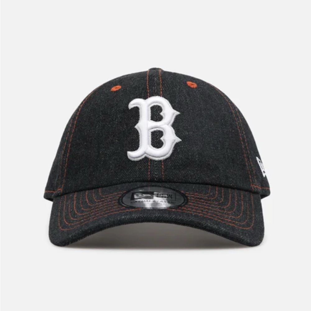 Black Baseball Cap With White Logo